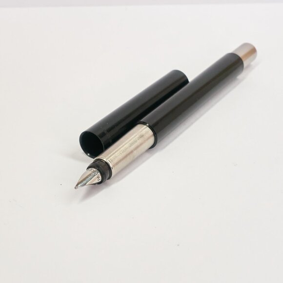 Parker Vector Fountain Pen / Red Barrel / Made in USA / Fine Nib - Picture 1 of 14